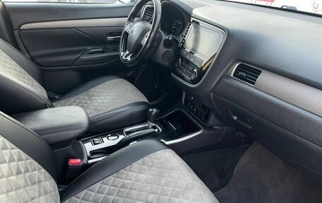 Mitsubishi Outlander III рестайлинг 3, 2018 год, 1 999 000 рублей, 20 фотография