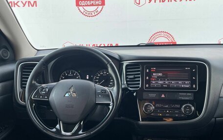 Mitsubishi Outlander III рестайлинг 3, 2018 год, 1 999 000 рублей, 18 фотография