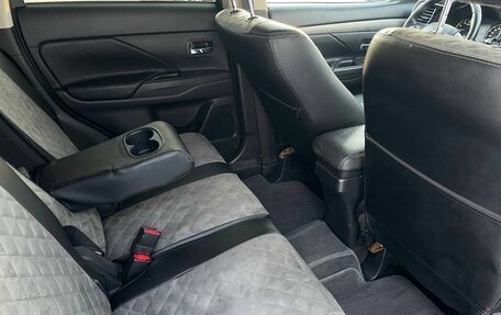 Mitsubishi Outlander III рестайлинг 3, 2018 год, 1 999 000 рублей, 23 фотография