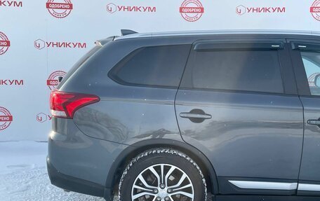 Mitsubishi Outlander III рестайлинг 3, 2018 год, 1 999 000 рублей, 15 фотография