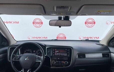 Mitsubishi Outlander III рестайлинг 3, 2018 год, 1 999 000 рублей, 17 фотография