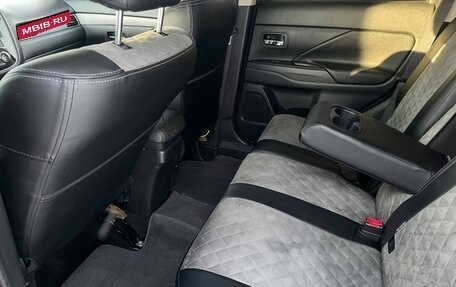 Mitsubishi Outlander III рестайлинг 3, 2018 год, 1 999 000 рублей, 22 фотография