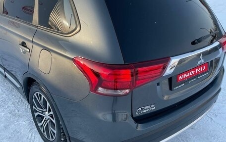 Mitsubishi Outlander III рестайлинг 3, 2018 год, 1 999 000 рублей, 11 фотография