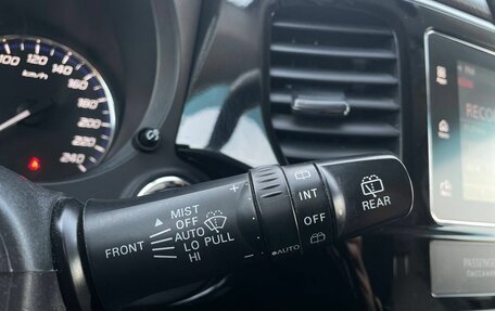 Mitsubishi Outlander III рестайлинг 3, 2018 год, 1 999 000 рублей, 29 фотография