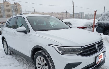 Volkswagen Tiguan II, 2021 год, 3 700 000 рублей, 2 фотография