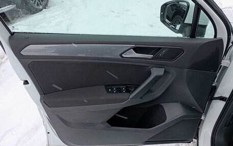 Volkswagen Tiguan II, 2021 год, 3 700 000 рублей, 19 фотография