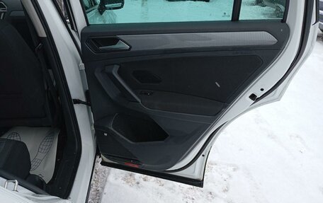 Volkswagen Tiguan II, 2021 год, 3 700 000 рублей, 22 фотография