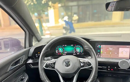 Volkswagen Golf VIII, 2023 год, 2 095 000 рублей, 10 фотография