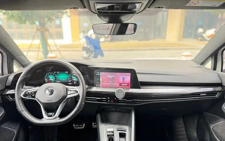 Volkswagen Golf VIII, 2023 год, 2 095 000 рублей, 12 фотография