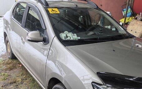 Renault Logan II, 2016 год, 720 000 рублей, 2 фотография