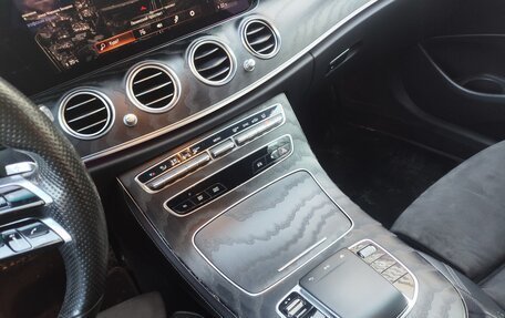 Mercedes-Benz E-Класс, 2020 год, 3 750 000 рублей, 25 фотография