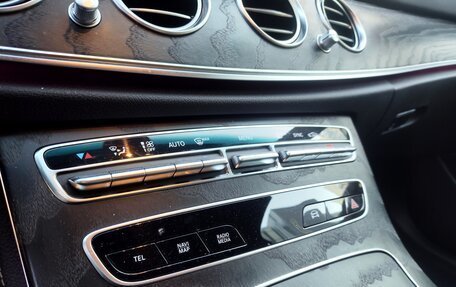 Mercedes-Benz E-Класс, 2020 год, 3 750 000 рублей, 26 фотография