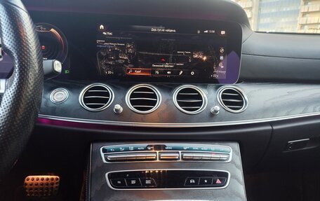 Mercedes-Benz E-Класс, 2020 год, 3 750 000 рублей, 27 фотография