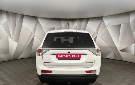 Mitsubishi Outlander III рестайлинг 3, 2013 год, 1 343 000 рублей, 8 фотография