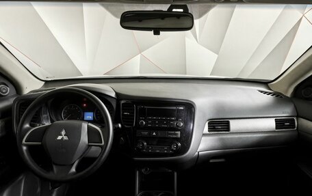 Mitsubishi Outlander III рестайлинг 3, 2013 год, 1 343 000 рублей, 16 фотография