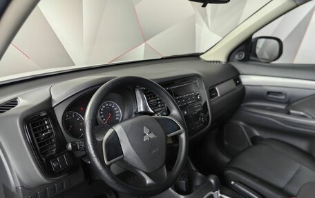 Mitsubishi Outlander III рестайлинг 3, 2013 год, 1 343 000 рублей, 18 фотография