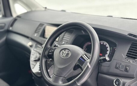 Toyota ISis I, 2011 год, 1 270 000 рублей, 14 фотография