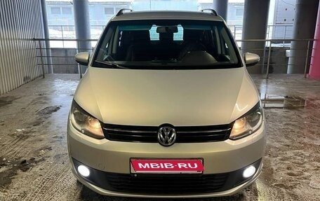 Volkswagen Touran III, 2011 год, 920 000 рублей, 1 фотография