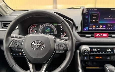 Toyota RAV4, 2021 год, 4 050 000 рублей, 22 фотография