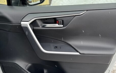 Toyota RAV4, 2021 год, 4 050 000 рублей, 28 фотография