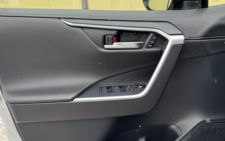 Toyota RAV4, 2021 год, 4 050 000 рублей, 35 фотография