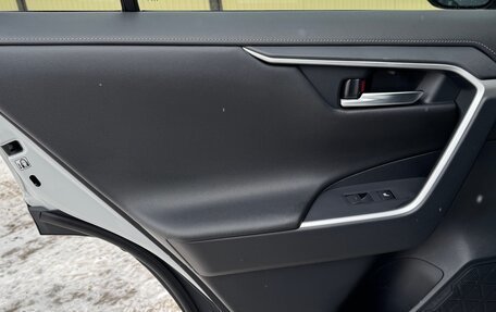 Toyota RAV4, 2021 год, 4 050 000 рублей, 38 фотография