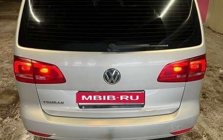 Volkswagen Touran III, 2011 год, 920 000 рублей, 6 фотография