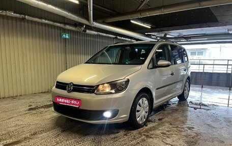 Volkswagen Touran III, 2011 год, 920 000 рублей, 2 фотография