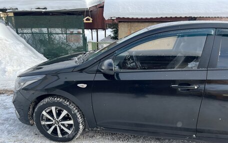 Hyundai Solaris II рестайлинг, 2017 год, 1 400 000 рублей, 19 фотография