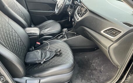 Hyundai Solaris II рестайлинг, 2017 год, 1 400 000 рублей, 23 фотография