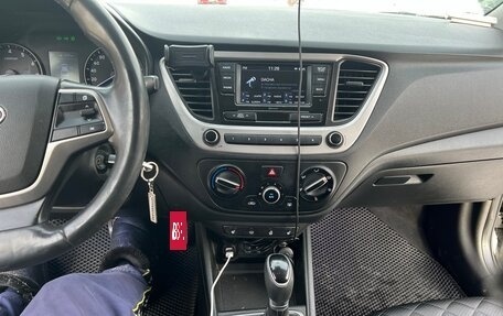 Hyundai Solaris II рестайлинг, 2017 год, 1 400 000 рублей, 38 фотография