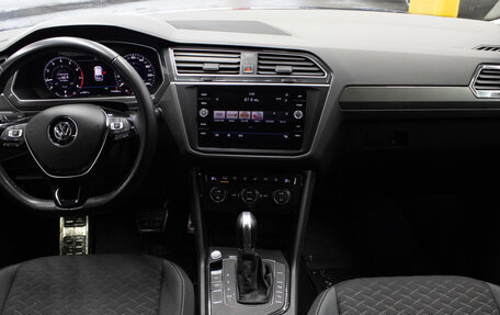 Volkswagen Tiguan II, 2018 год, 2 099 000 рублей, 10 фотография