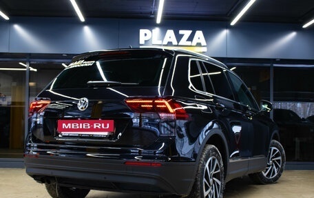 Volkswagen Tiguan II, 2018 год, 2 099 000 рублей, 6 фотография