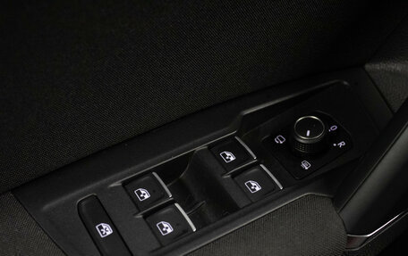 Volkswagen Tiguan II, 2018 год, 2 099 000 рублей, 15 фотография