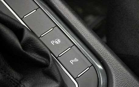 Volkswagen Tiguan II, 2018 год, 2 099 000 рублей, 26 фотография