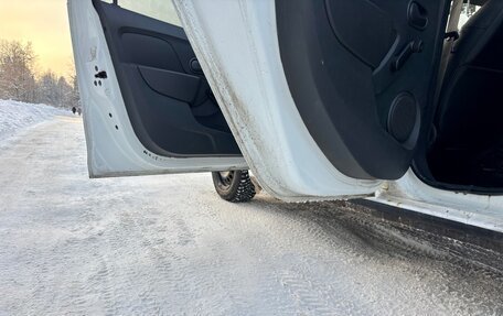 Renault Logan II, 2016 год, 350 000 рублей, 10 фотография