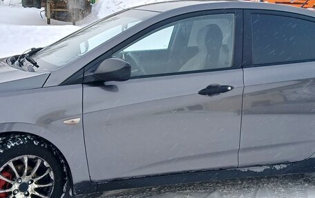 Hyundai Solaris II рестайлинг, 2015 год, 575 000 рублей, 9 фотография