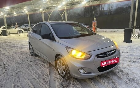 Hyundai Solaris II рестайлинг, 2011 год, 620 000 рублей, 2 фотография
