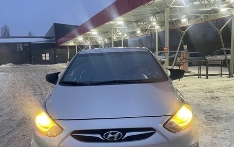 Hyundai Solaris II рестайлинг, 2011 год, 620 000 рублей, 5 фотография