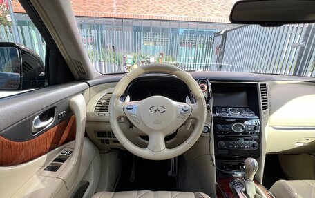 Infiniti QX70, 2014 год, 3 990 000 рублей, 12 фотография