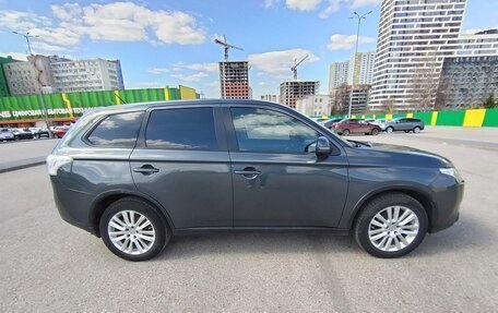 Mitsubishi Outlander III рестайлинг 3, 2014 год, 1 250 000 рублей, 2 фотография