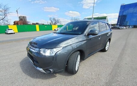 Mitsubishi Outlander III рестайлинг 3, 2014 год, 1 250 000 рублей, 4 фотография