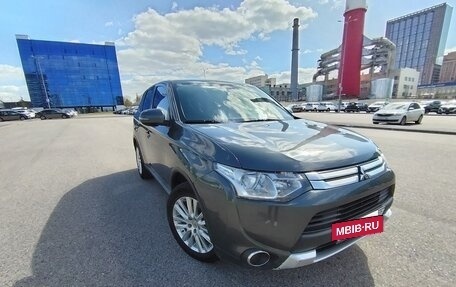 Mitsubishi Outlander III рестайлинг 3, 2014 год, 1 250 000 рублей, 5 фотография