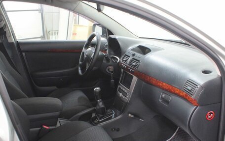 Toyota Avensis III рестайлинг, 2004 год, 545 000 рублей, 10 фотография