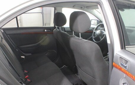 Toyota Avensis III рестайлинг, 2004 год, 545 000 рублей, 19 фотография