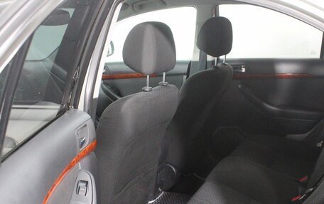 Toyota Avensis III рестайлинг, 2004 год, 545 000 рублей, 17 фотография