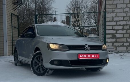Volkswagen Jetta VI, 2013 год, 800 000 рублей, 1 фотография
