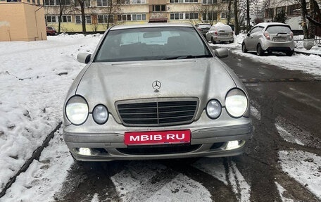Mercedes-Benz E-Класс, 2001 год, 385 000 рублей, 1 фотография
