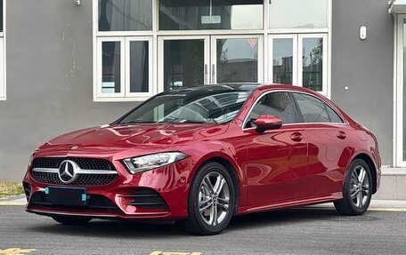 Mercedes-Benz A-Класс, 2022 год, 1 800 001 рублей, 1 фотография