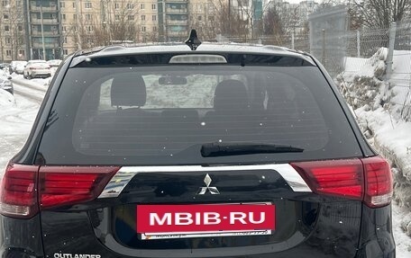 Mitsubishi Outlander III рестайлинг 3, 2021 год, 1 998 000 рублей, 9 фотография